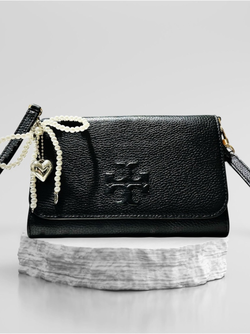 Tory Burch Elegant Black Leather Crossbody Bag - Picture 9 of 17